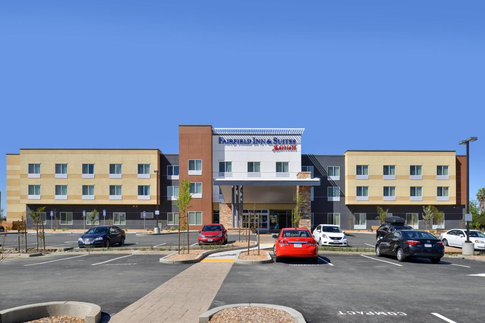 Fairfield Inn & Suites By Marriott Sacramento Airport Woodland Exterior photo