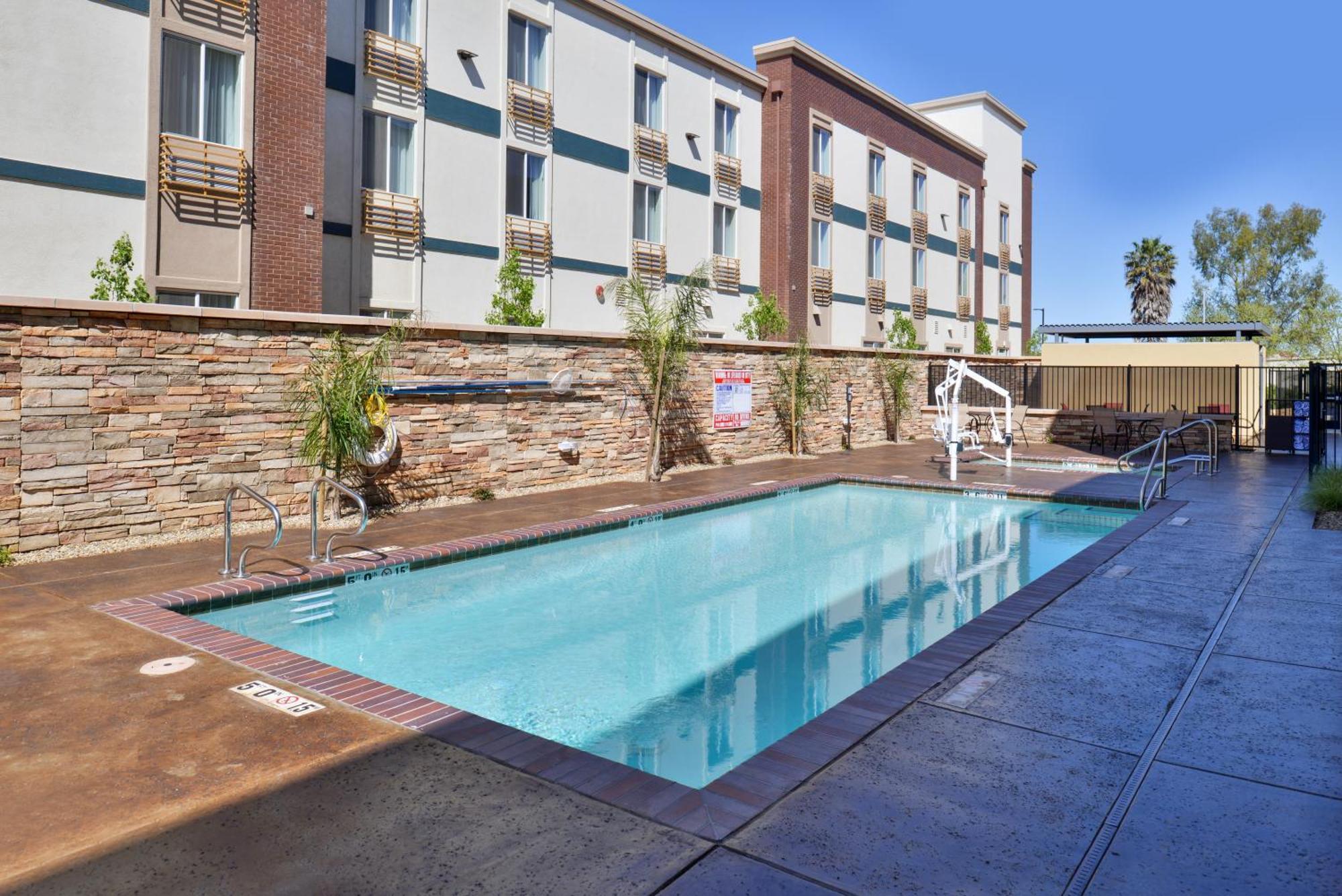Fairfield Inn & Suites By Marriott Sacramento Airport Woodland Exterior photo