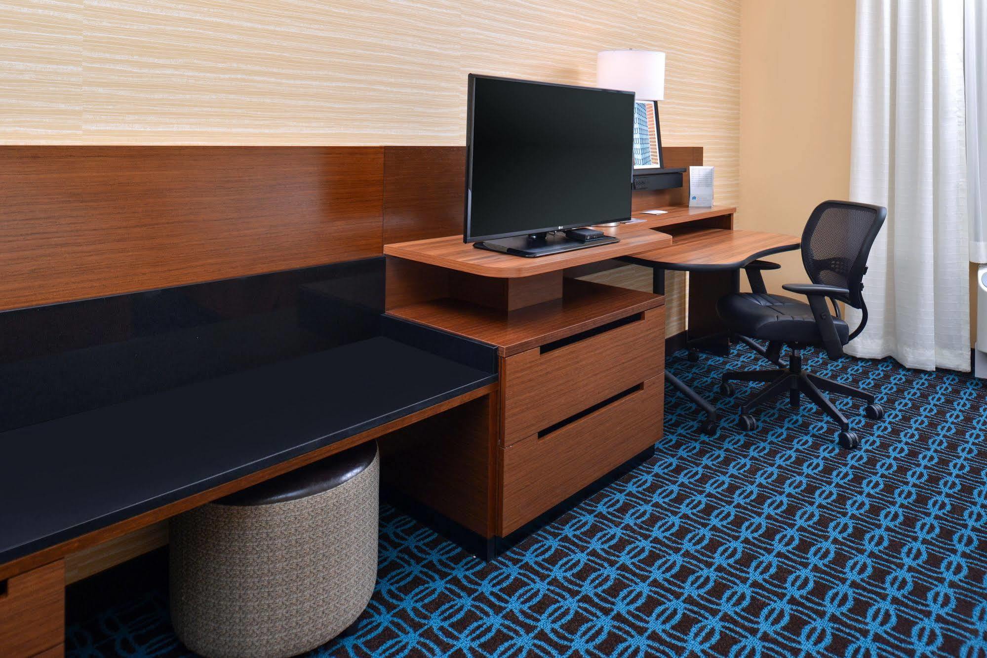 Fairfield Inn & Suites By Marriott Sacramento Airport Woodland Exterior photo
